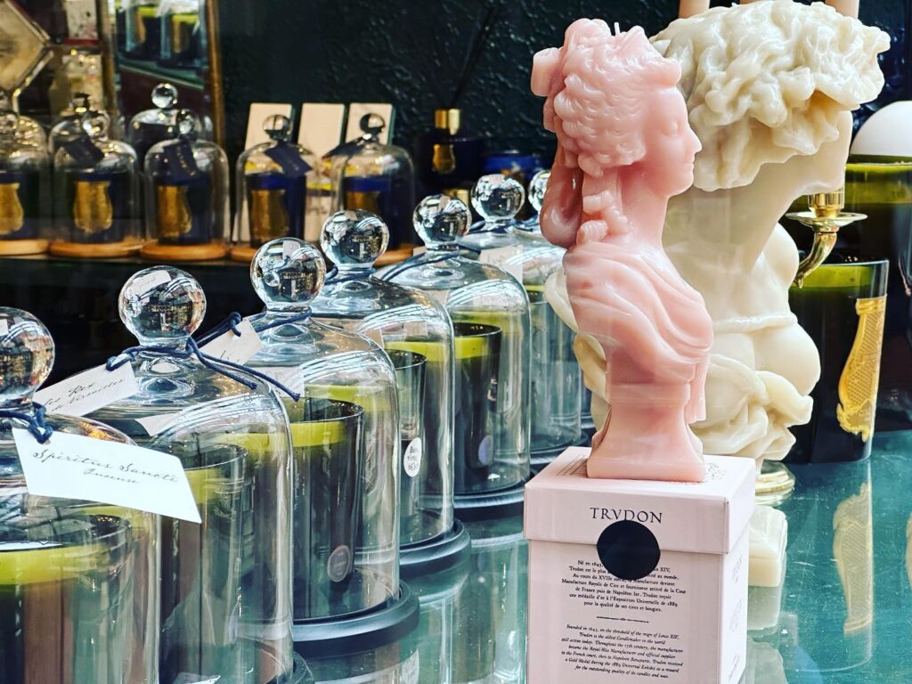 Le Salon Aux Fleurs